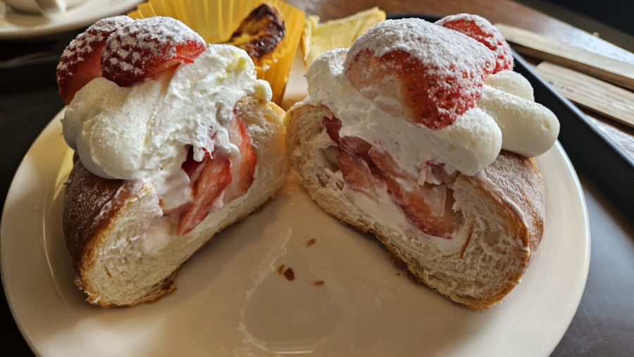 감성카페 베이크우드